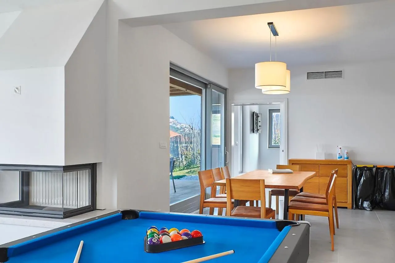 Motovun Villas 0*,